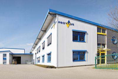 PROVALVE Armaturen GmbH & Co. KG Firmengeb&auml;ude mit blauer Beschilderung und modernem Design. | Copyright: PROVALVE Armaturen GmbH & Co. KG