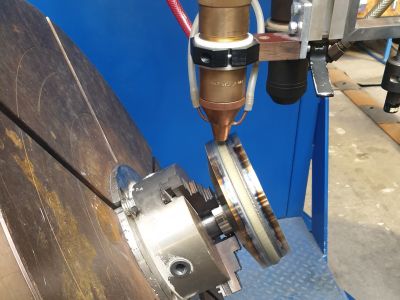 Schwei&szlig;anlage bearbeitet Ventilkomponente w&auml;hrend des Produktionsprozesses. | Copyright: PROVALVE Armaturen GmbH & Co. KG